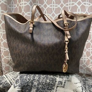Michael Kors Medium Jet Set Travel Tote